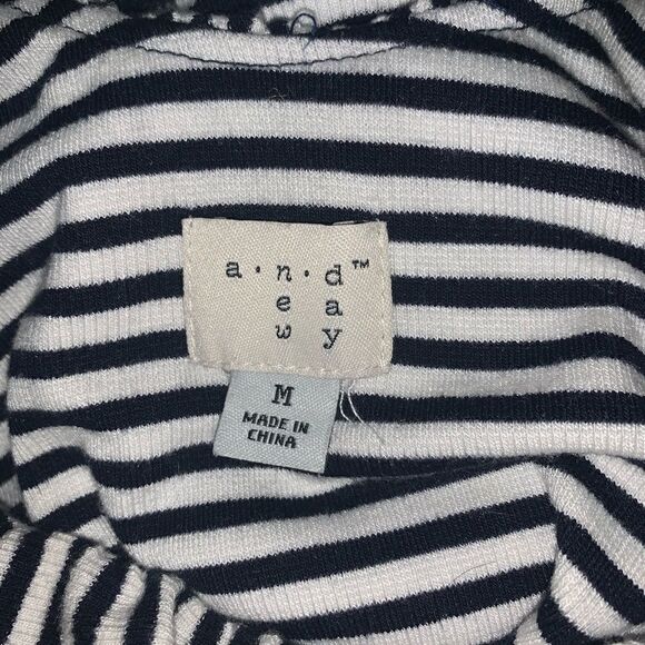 Andeawy stripe ruffle top size M - Picture 3 of 3